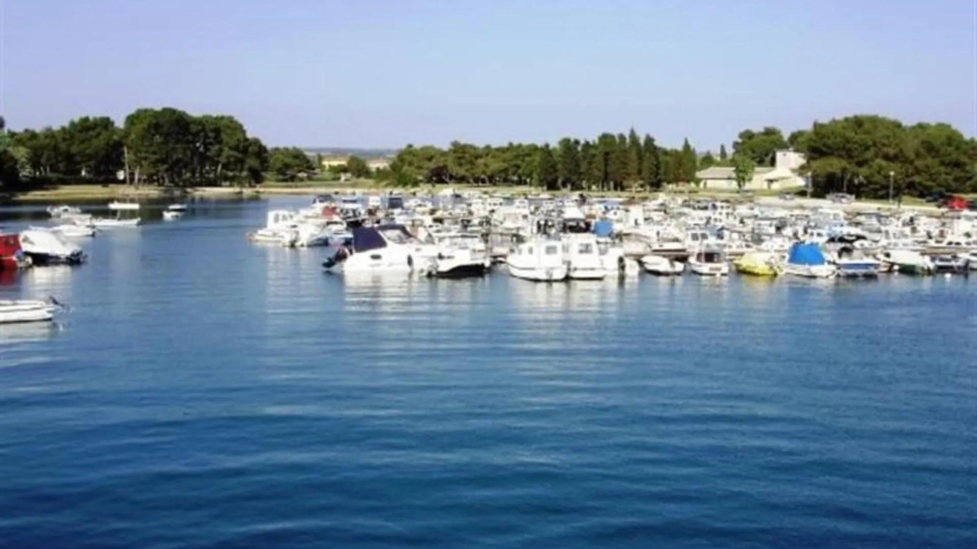 Bright Studio Apartment With Pool View Valbandon