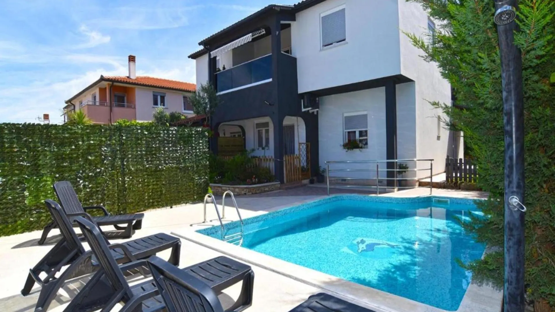 Bright Studio Apartment With Pool View Valbandon Хорватия