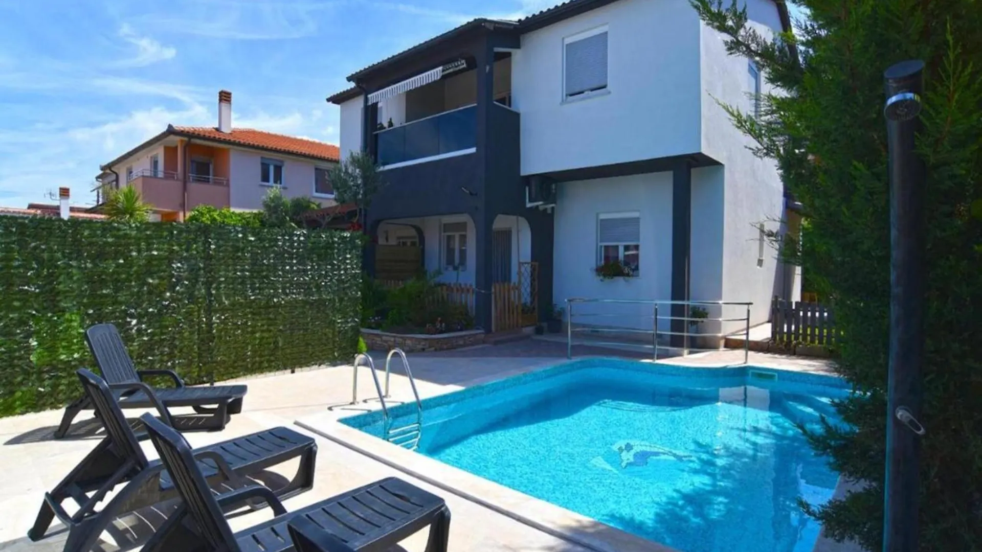 Bright Studio Apartment With Pool View Valbandon