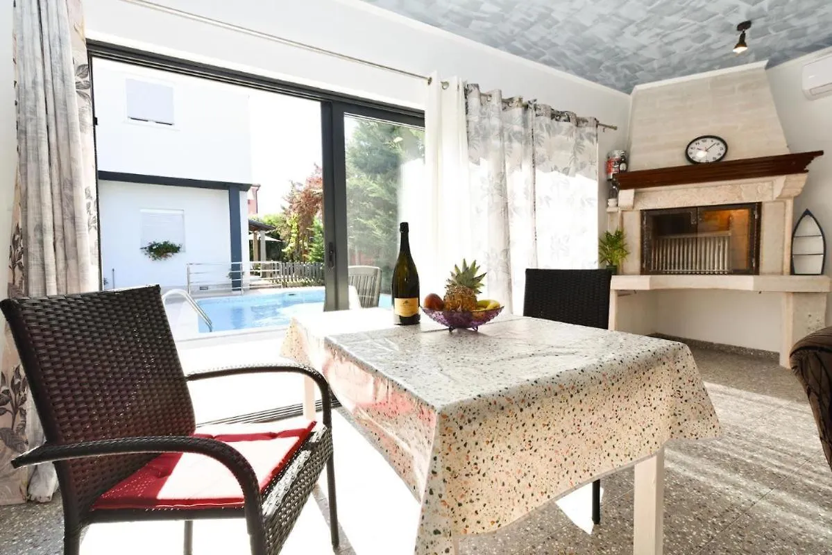 Bright Studio Apartment With Pool View Valbandon