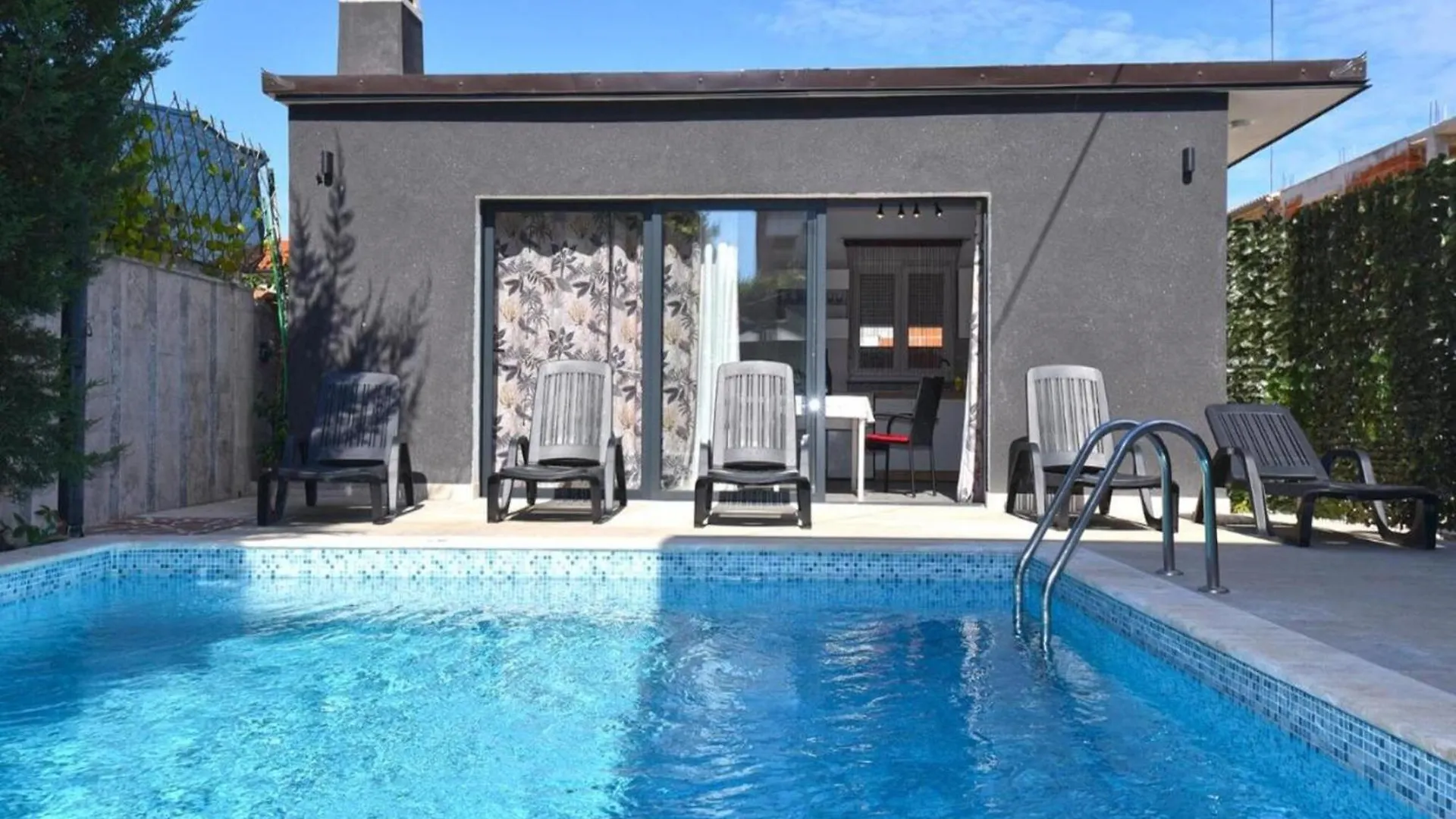 Bright Studio Apartment With Pool View Valbandon 0*,
